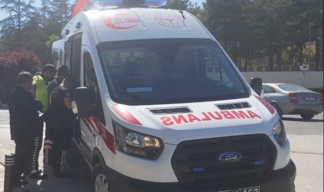 İşçi servisten inen kişiye motosiklet çarptı