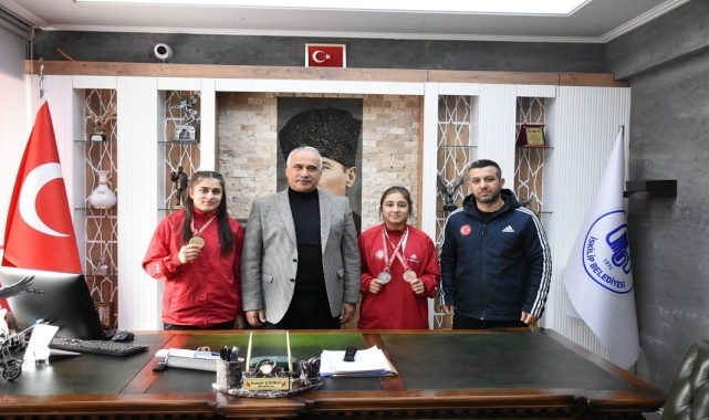 İskilip Belediye Başkanı Çizikci, şampiyon kardeşleri konuk etti