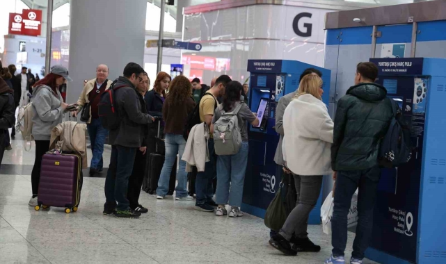 İstanbul Havalimanı&#039;nda bayram hareketliliği başladı