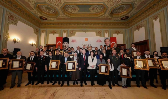 İstanbul Valisi Davut Gül, şehit aileleri ve gazilere Devlet Övünç Madalyası takdim etti
