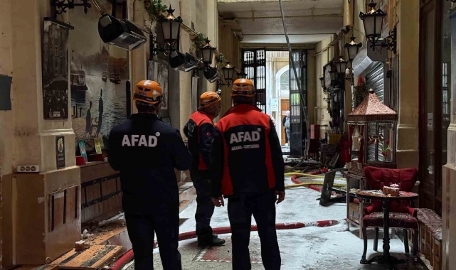İstiklal Caddesi'ndeki tarihi Suriye Pasajı'nda yangın paniği
