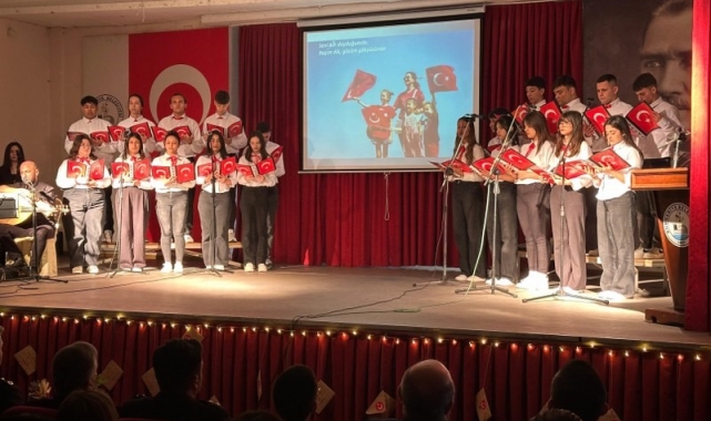 İstiklal Marşı'nın Kabulünün 104. Yıl dönümünde Burhaniye'de anma programı düzenlendi