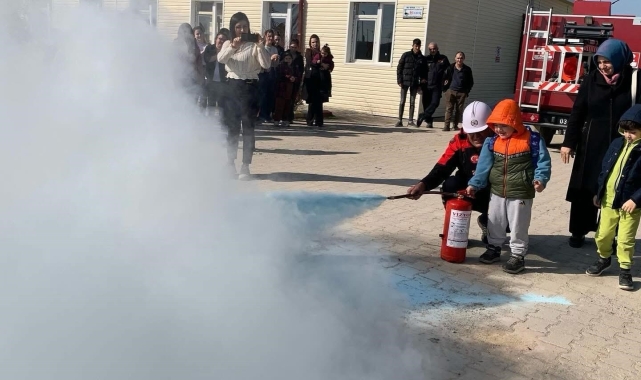 İtfaiye ekiplerinden anaokulunda yangın tatbikatı