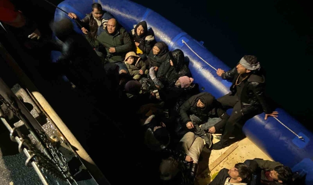 İzmir açıklarında 50 düzensiz göçmen yakalandı