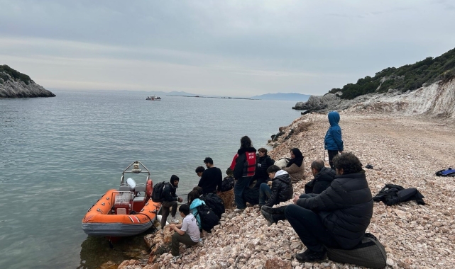 İzmir'de 24 göçmen ve 1 göçmen kaçakçısı yakalandı