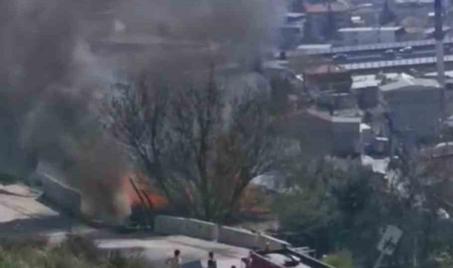 İzmir'de gecekondu alev alev yandı