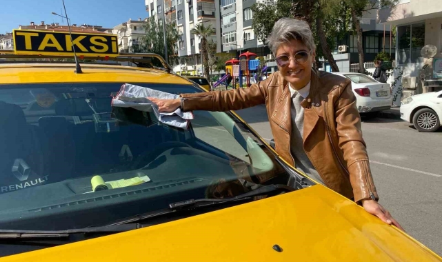 İzmir'in 'Şoför Nebahat'i, taksicilerin nazar boncuğu