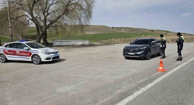 Jandarma ekipleri 'Bayramınız Kemerli Olsun' dedi