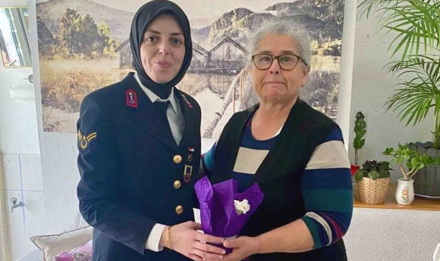 Jandarma, şehit annelerini ve kadınları unutmadı
