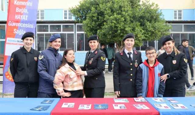 Jandarmadan özel çocuklara eğlenceli tanıtım etkinliği
