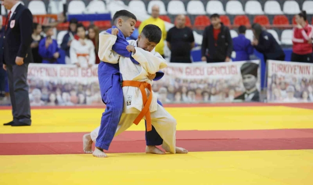 Judo grup şampiyonası Denizli'de başladı