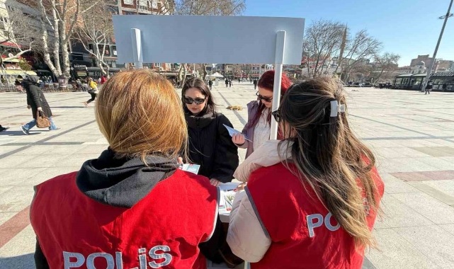 Kadın polislerden KADES bilgilendirme çalışması