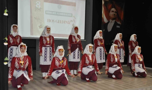 "Kadının Emeği, Kızlarımızın Geleceği" programı yoğun ilgi gördü