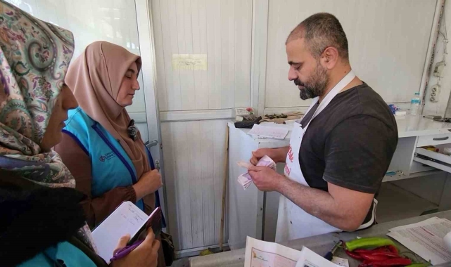 Kadınlar 'Zimem defteri' geleneğiyle borçları kapatıyor