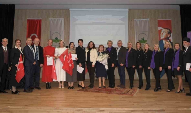 Kahraman hekimlerin hayatını meslektaşları teatral oyunla anlattı