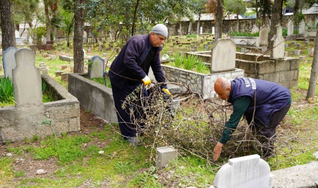 Kahta Belediyesi'nden Kadir Gecesi ve bayram öncesi mezarlık temizliği