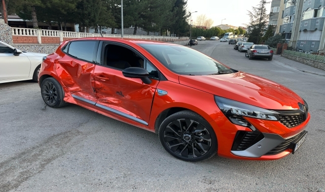 Karabük'te iki otomobilin çarpıştığı kazada 1 kişi yaralandı