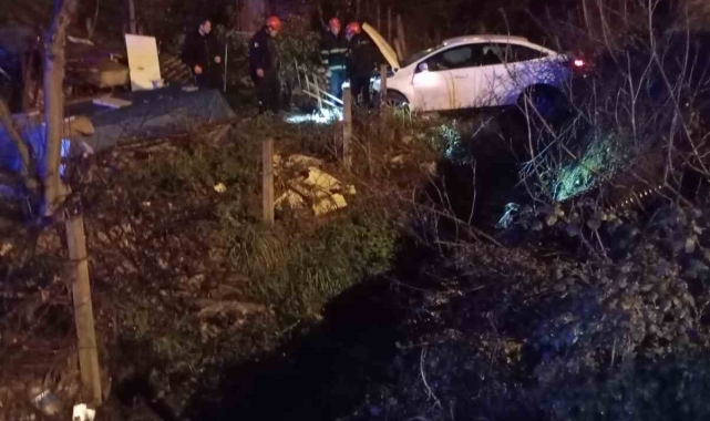 Karadeniz Ereğli'de otomobil dereye uçtu