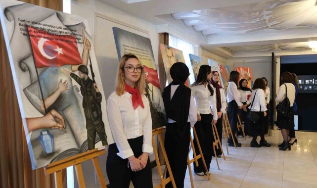 Karaman'da öğrenciler İstiklal Marşı'nın 10 kıtasını resmetti