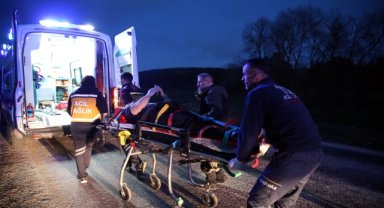 Kastamonu'da devrilen otomobildeki 5 kişi yaralandı