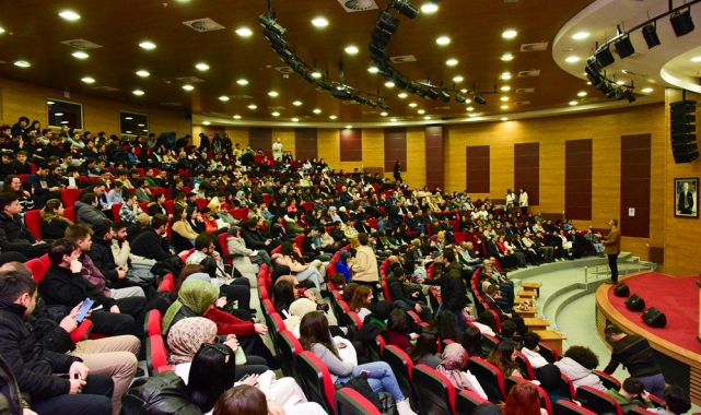 Kastamonu Üniversitesi'nde Metaverse ve yapay zekaanın eğitimdeki geleceği konuşuldu