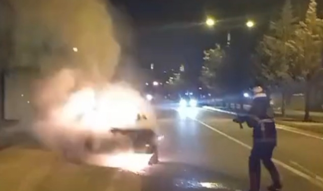 Kastamonu'da Fiat-Tofaş marka otomobil yandı