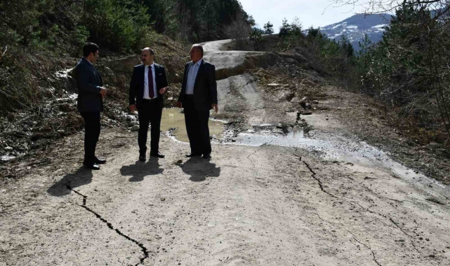 Kastamonu'da heyelan sebebiyle yol, 4 metre kaydı