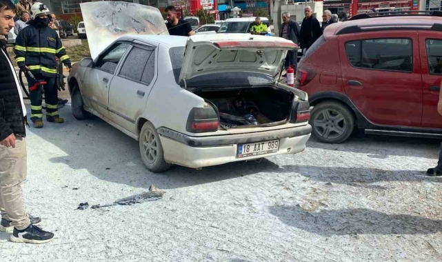 Kastamonu'da park halindeki otomobil yandı
