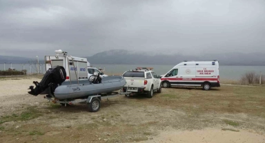 Kayıp adamı bulmak için gölde çalışma başlatıldı