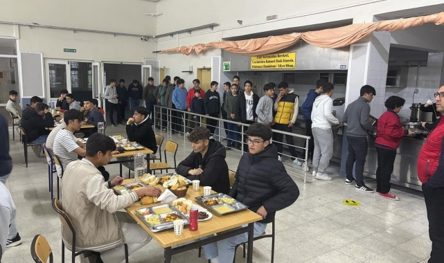Kaymakam Ertaş, lisede iftar programına katıldı