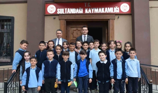 Kaymakam miniklere mesleğini anlattı