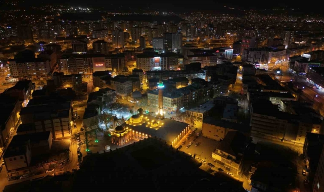 Kayseri Büyükşehir; Ramazan'da Camii Kebir'i ışıklandırdı