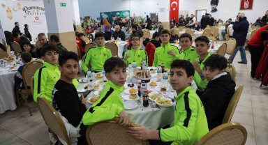 Keçiören Belediye Başkanı Özarslan, sporcularla iftarda buluştu