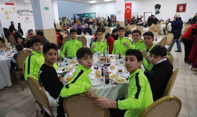 Keçiören Belediye Başkanı Özarslan, sporcularla iftarda buluştu
