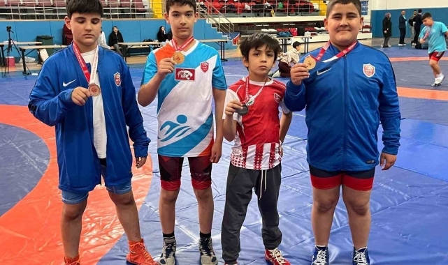 Kepez'in güreşçileri birinci oldu