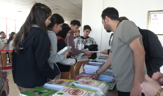 Kilis Kültür ve Turizm Müdürlüğünden öğrencilere test kitabı desteği