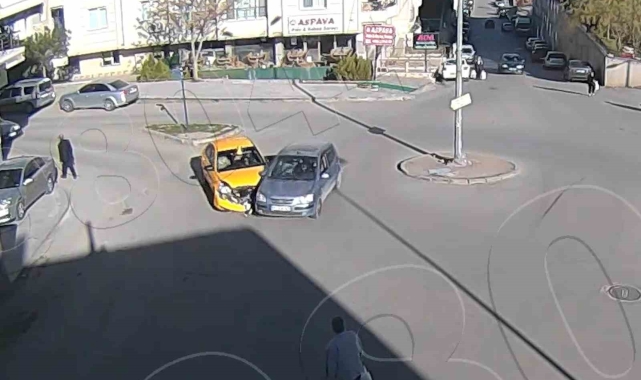 Kırıkkale'de trafik kazaları kameralara yansıdı