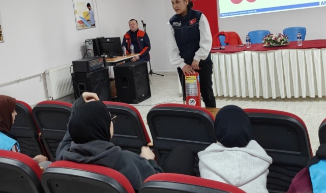 Kız öğrenci yurdunda afet bilinci ve yangın farkındalık eğitimi verildi