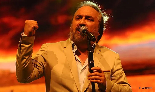 KKTC'de konser sırasında fenalaşan şarkıcı Volkan Konak hastaneye kaldırıldı