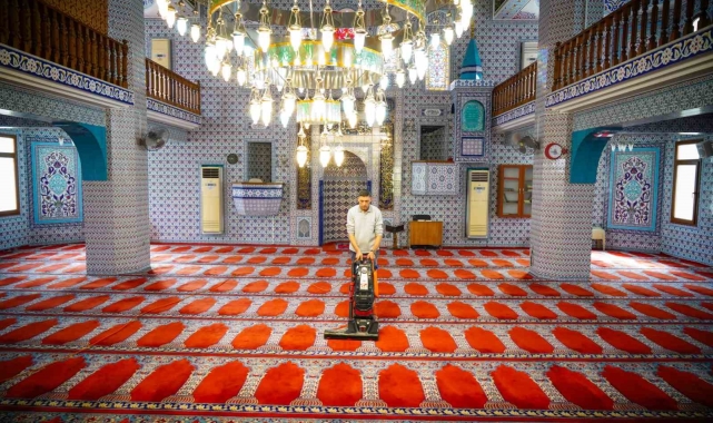 Konyaaltı'nda camilerde bayram temizliği