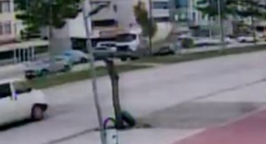 Konya'da beton mikseri ile otomobilin çarpışma anı güvenlik kamerasında