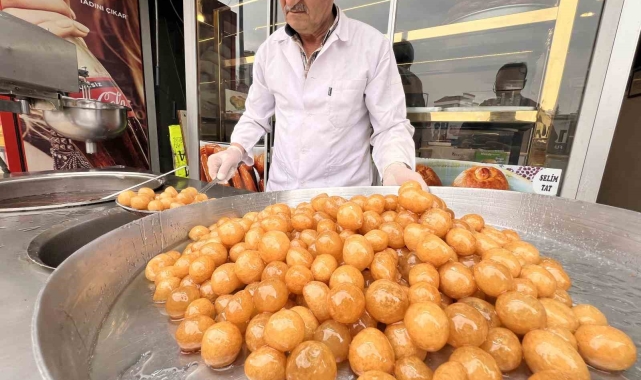 Konya'da geleneksel lokma tatlısına rağbet
