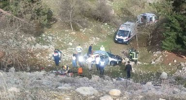 Konya'da otomobil uçurma yuvarlandı: 2 ölü, 3 yaralı