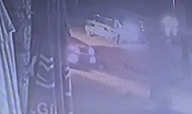 Konya'da otomobilin altında kalan yayayı vatandaşlar kurtarıldı