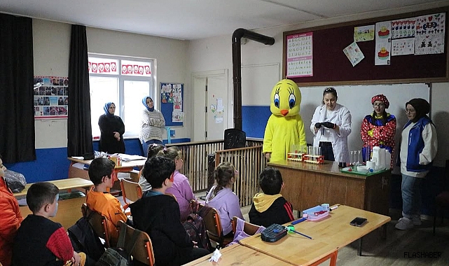 Köy okulunda deney şöleni