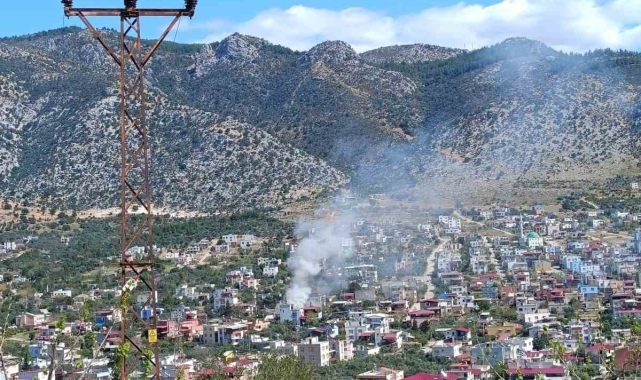 Kozan'da yangın: İki ev kullanılamaz hale geldi