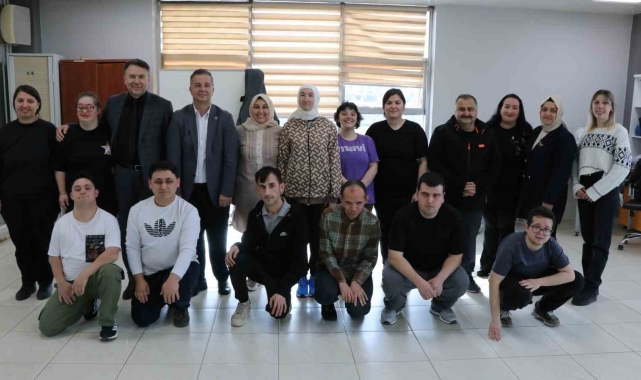 Kusursuz gençler uluslararası dans yarışmasına hazırlanıyorlar