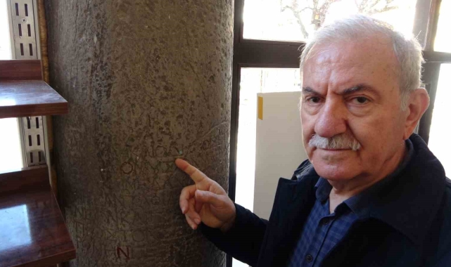 Kütahya Karagöz Ahmet Paşa Camii'nde sütun üzerinde onurlandırma kitabesi bulundu