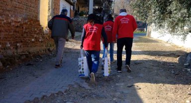 Kuyucak Belediyesi'nden ihtiyaç sahiplerine gıda yardımı