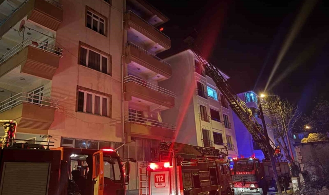 Lüleburgaz apartmanda dairesinde çıkan yangın söndürüldü